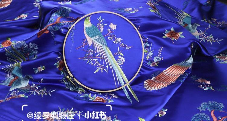 小鸟世界的七彩绣羽（探索小鸟羽毛中的色彩奇观）